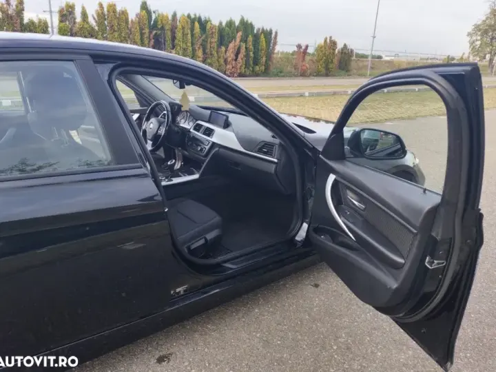 BMW Seria 3 F30/F31/F34 [2011 - 2019] 318d