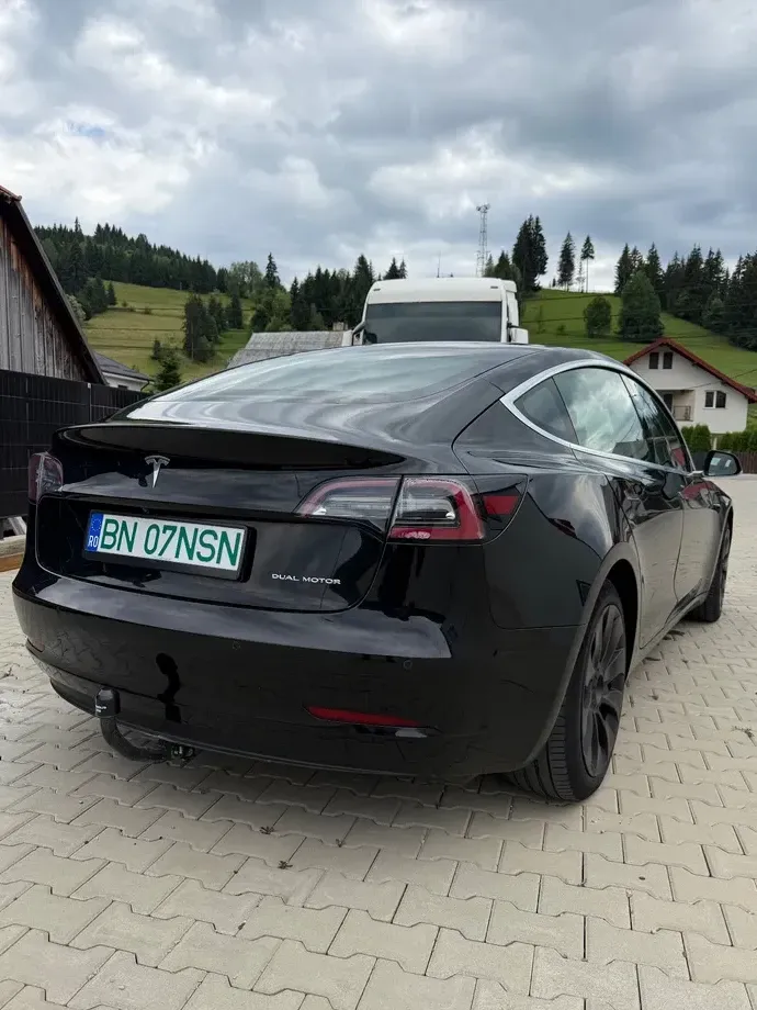 Tesla Model 3 Long Range — imagine 5