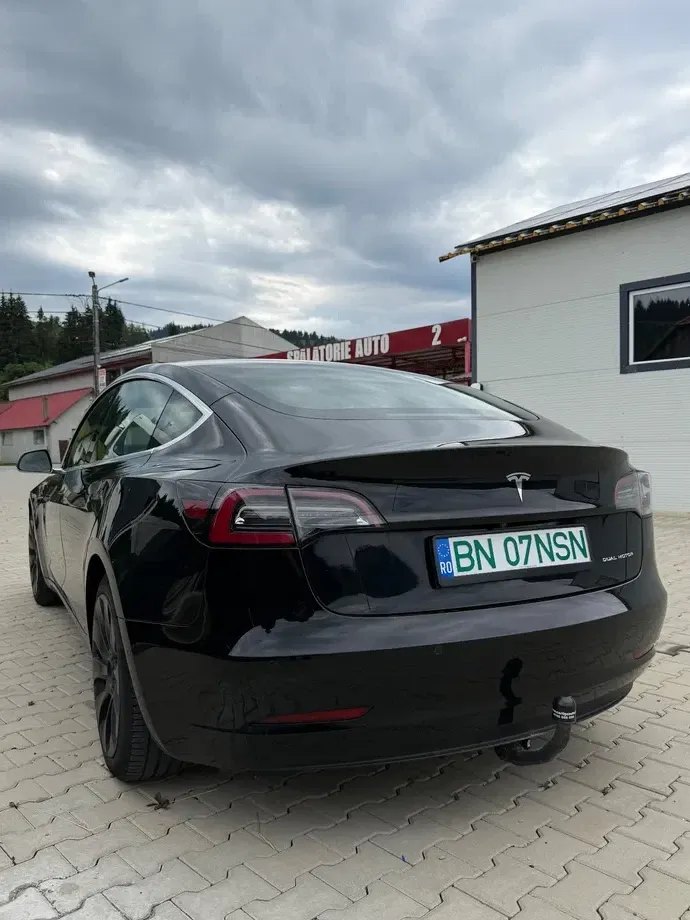 Tesla Model 3 Long Range — imagine 4