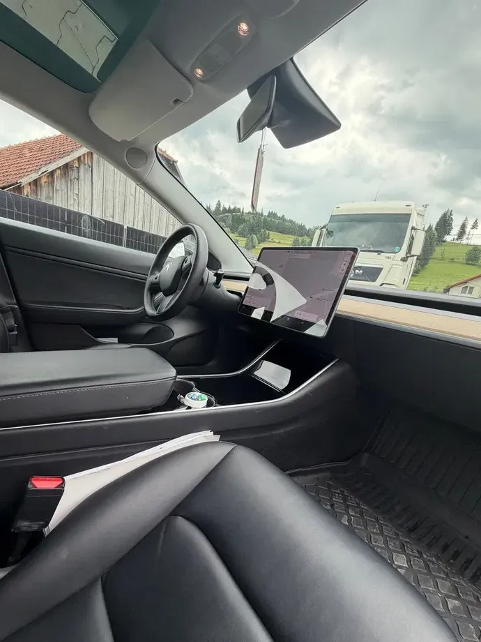 Tesla Model 3 Long Range — imagine 8