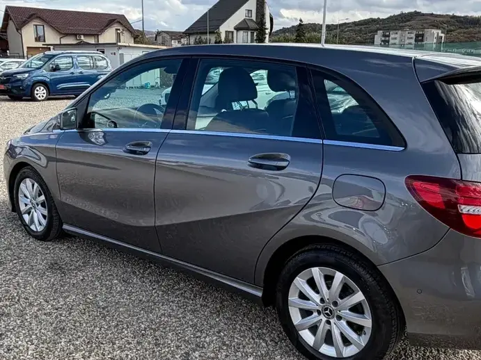 Mercedes-Benz B 180 d 7G-DCT AMG Line