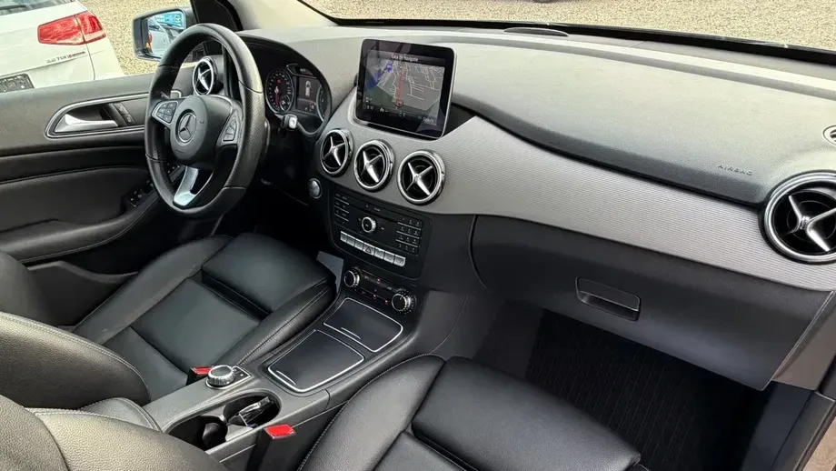 Mercedes-Benz B 180 d 7G-DCT AMG Line — imagine 6