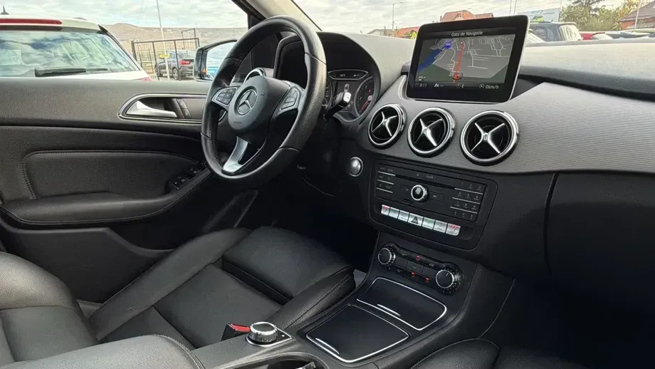 Mercedes-Benz B 180 d 7G-DCT AMG Line — imagine 8