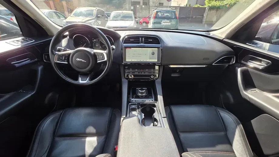 Jaguar F-Pace — imagine 10