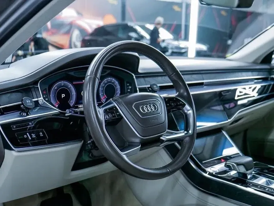 Audi A8 — imagine 9