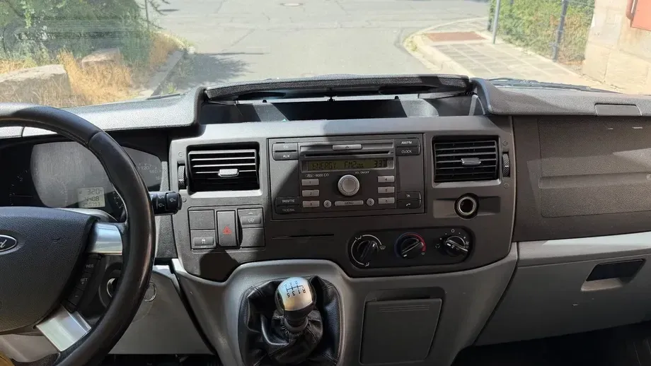 Ford Transit — imagine 10