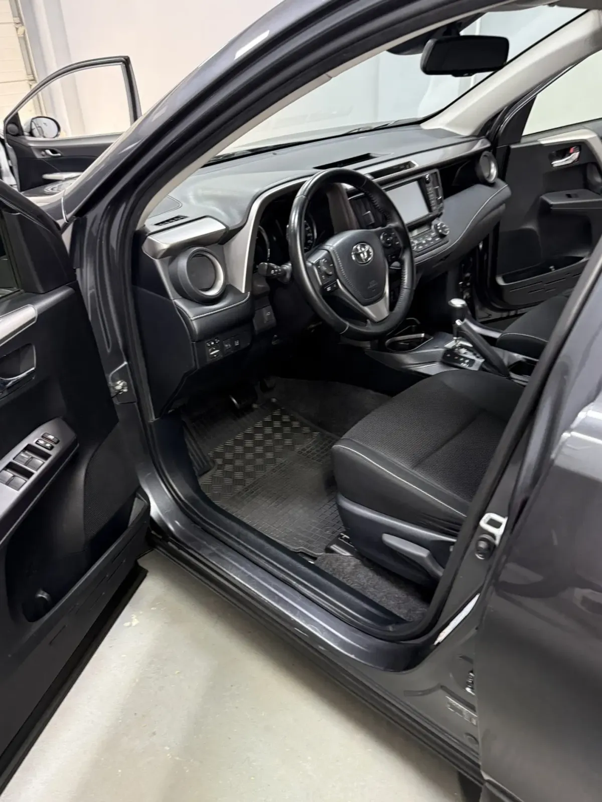 Toyota RAV4 V — imagine 9