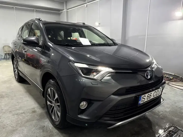 Toyota RAV4 V
