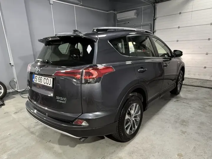 Toyota RAV4 V