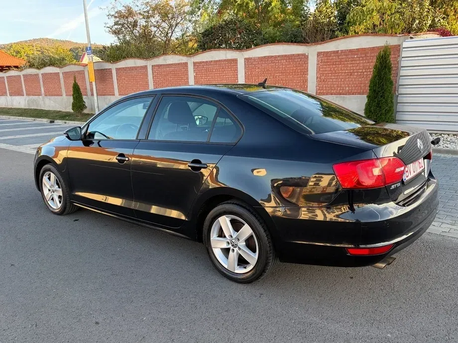 Volkswagen Jetta — imagine 2