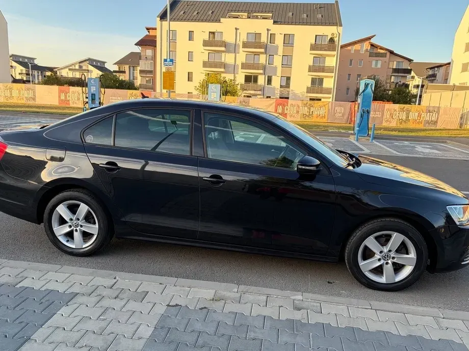 Volkswagen Jetta — imagine 10