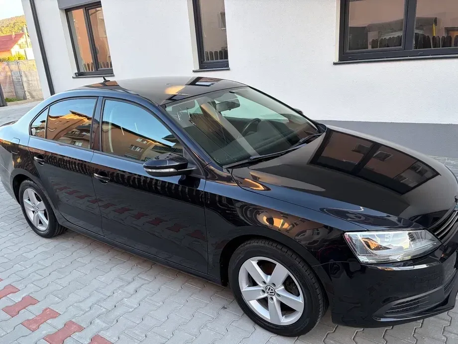 Volkswagen Jetta — imagine 4