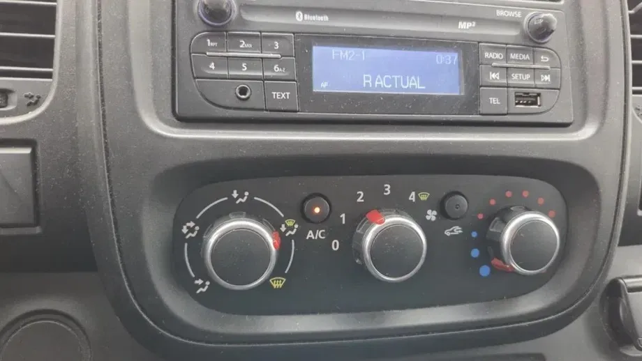 Renault TRAFIC — imagine 5