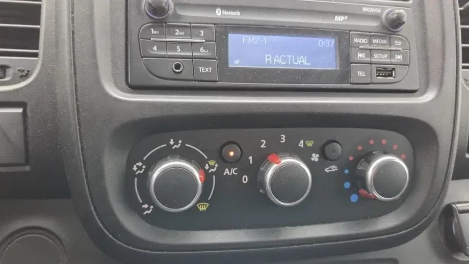 Renault TRAFIC — imagine 10