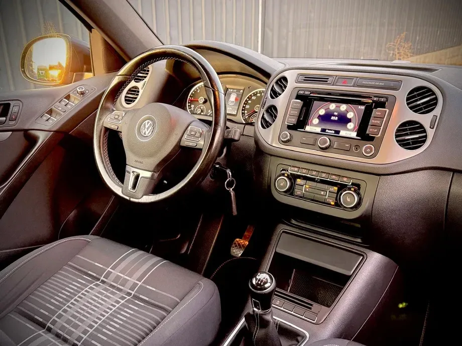 Volkswagen Tiguan I 2.0 TDI DPF BlueMotion Technology Lounge Sport & Style — imagine 10