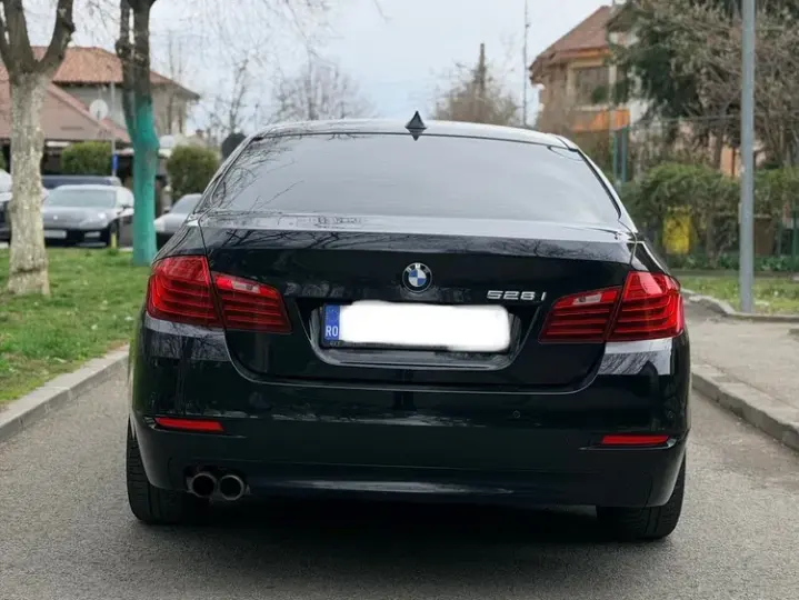 BMW Seria 5 F10/F11/F07 [2010 - 2017] 528i Aut. Luxury Line