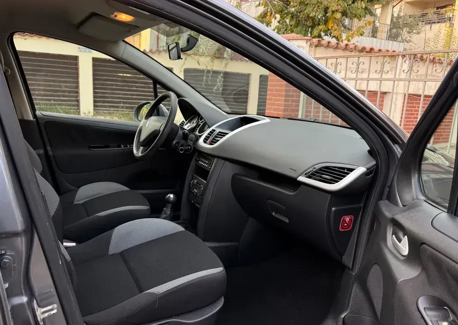 Peugeot 207 1.4 E Premium — imagine 6