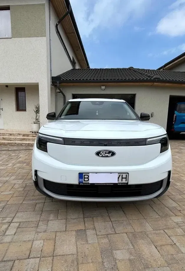 Ford Explorer RWD 77 kWh Extended Range Premium — imagine 9