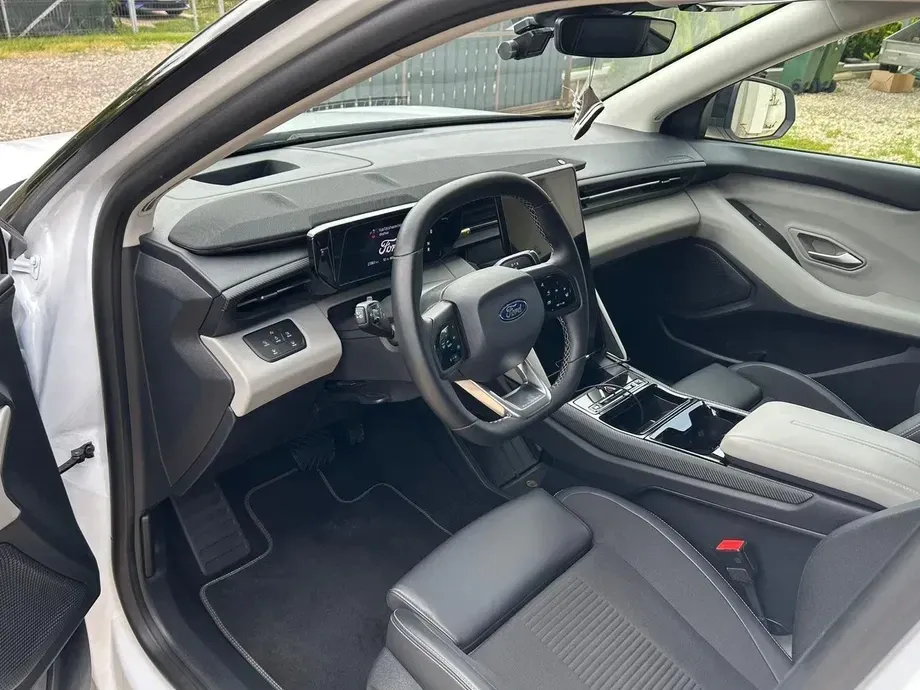 Ford Explorer RWD 77 kWh Extended Range Premium — imagine 7