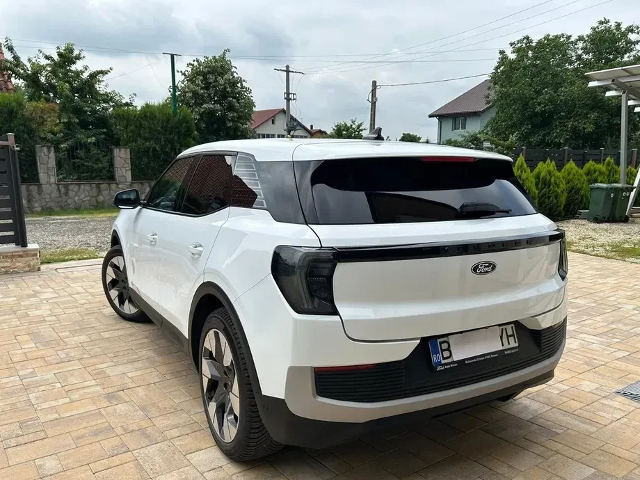 Ford Explorer RWD 77 kWh Extended Range Premium — imagine 3