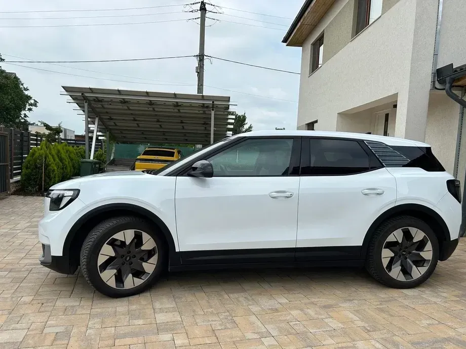Ford Explorer RWD 77 kWh Extended Range Premium — imagine 8