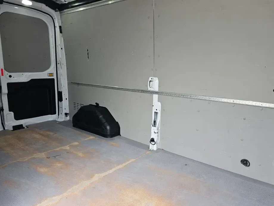 Ford Transit L2H2 — imagine 10