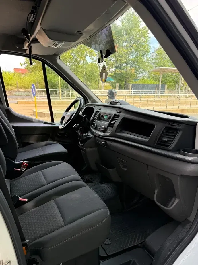 Ford Transit — imagine 5