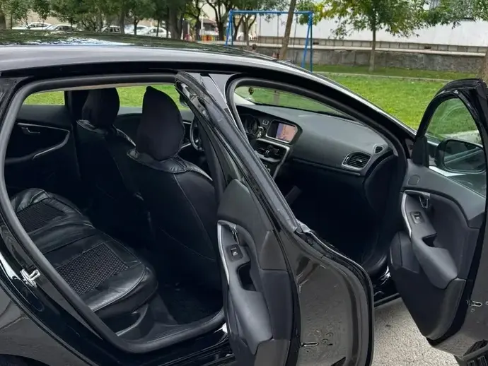 Volvo V40 II