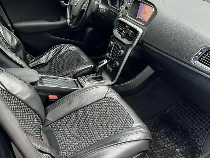 Volvo V40 II