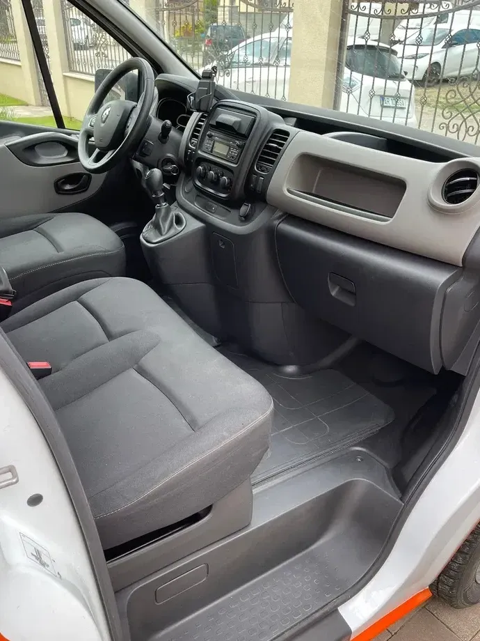 Renault TRAFIC — imagine 5
