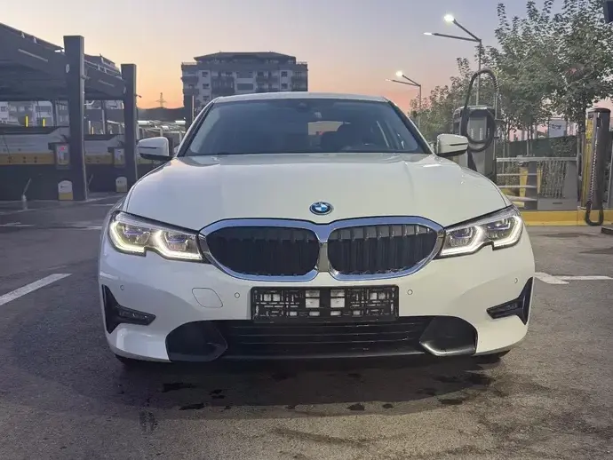 BMW Seria 3 320e Aut. Sport Line