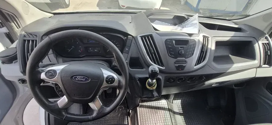 Ford Transit — imagine 5