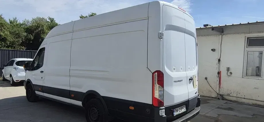 Ford Transit — imagine 3