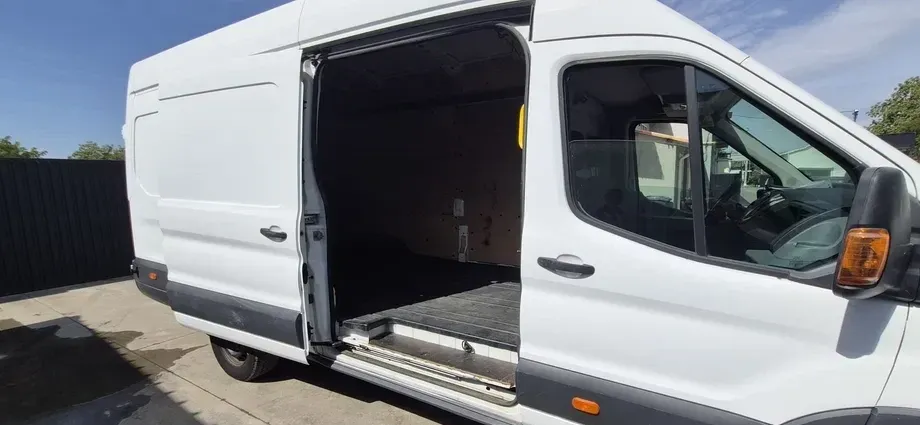 Ford Transit — imagine 4
