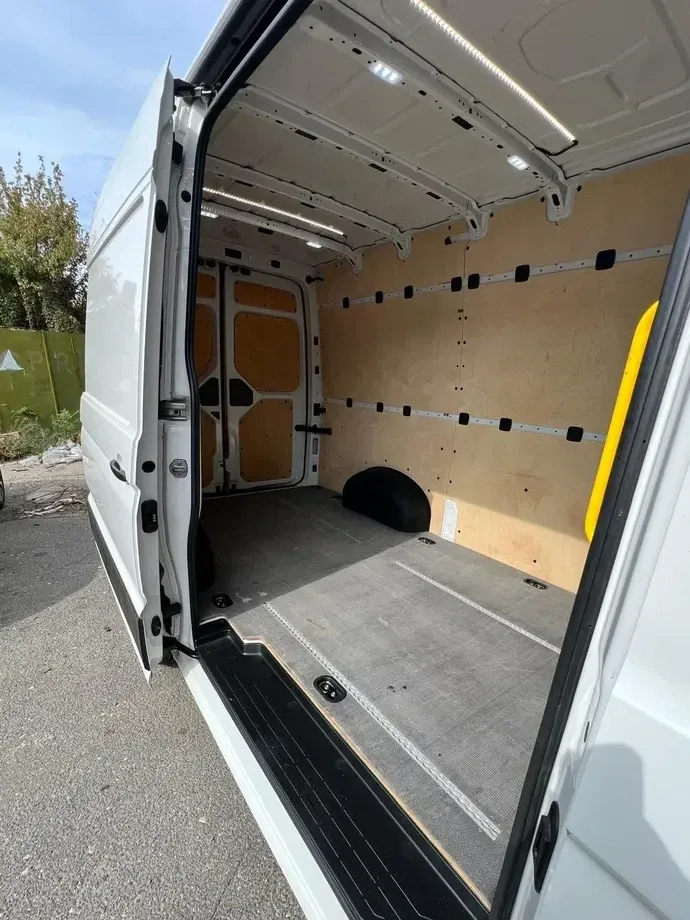 Volkswagen Crafter — imagine 9