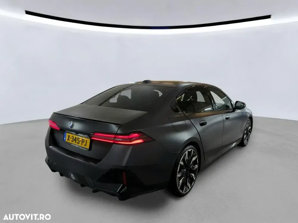 BMW Seria 5 520i AT MHEV — imagine 5