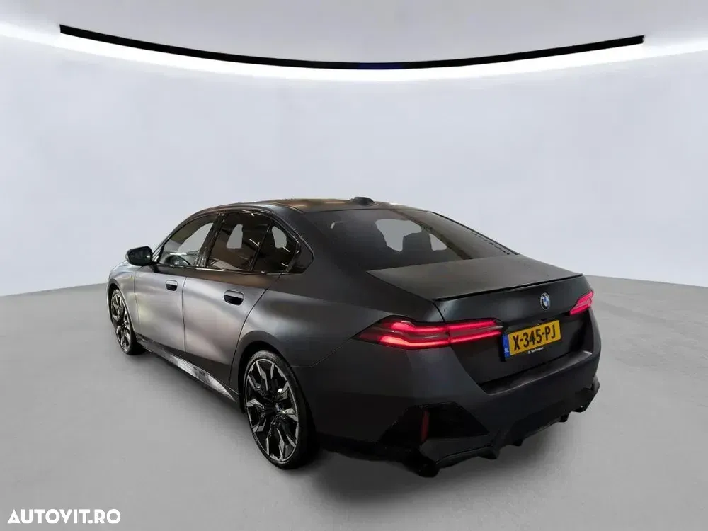 BMW Seria 5 520i AT MHEV — imagine 4