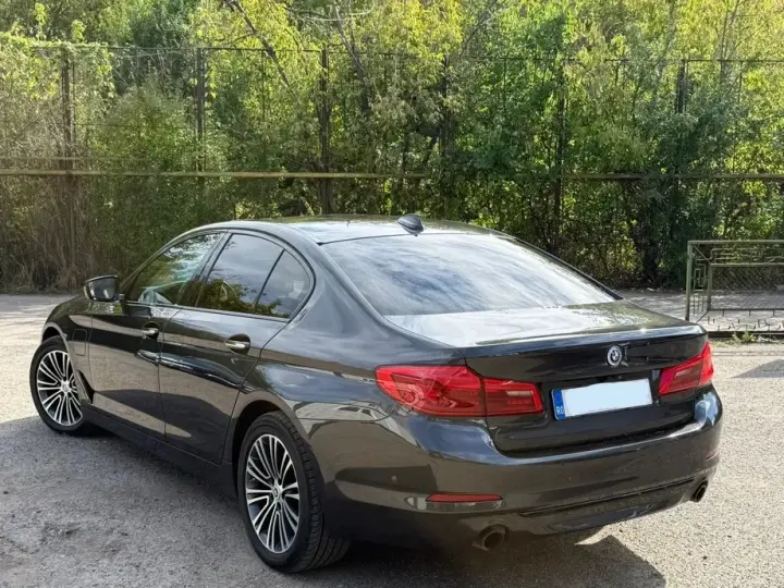 BMW Seria 5 530i AT