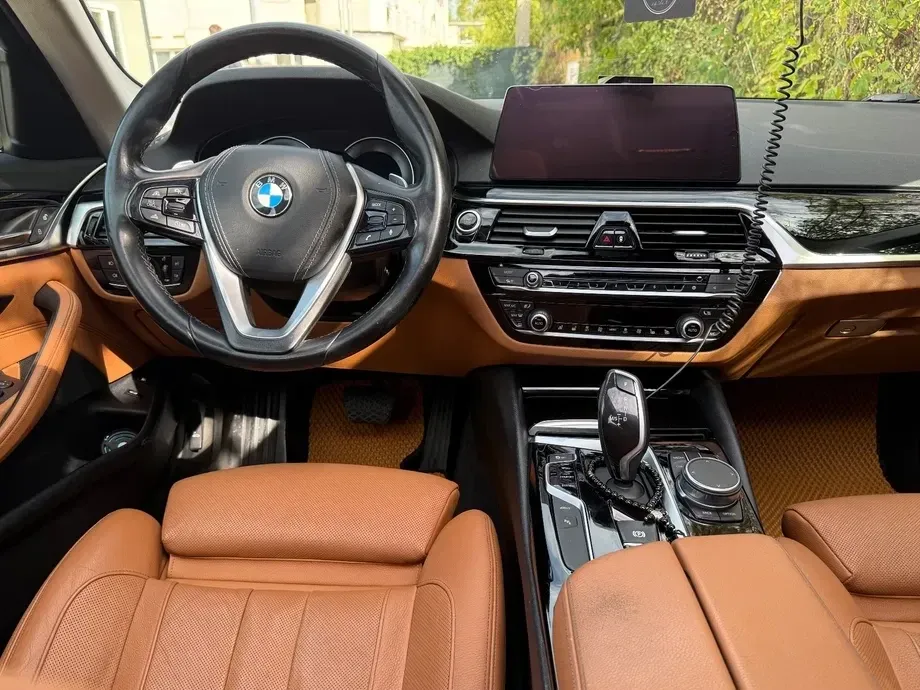 BMW Seria 5 530i AT — imagine 5