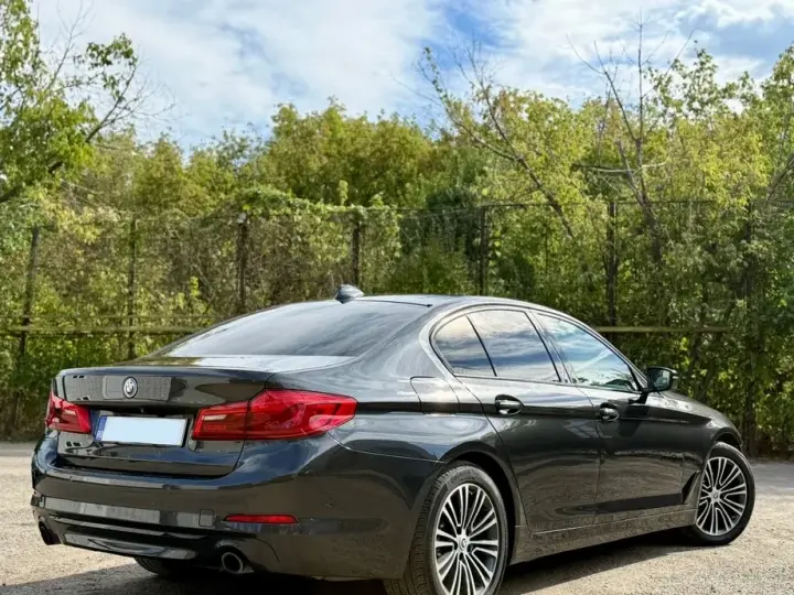 BMW Seria 5 530i AT