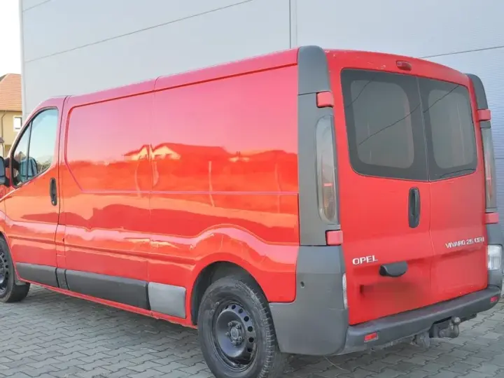 Opel Vivaro 2.5 CDTI L2H1