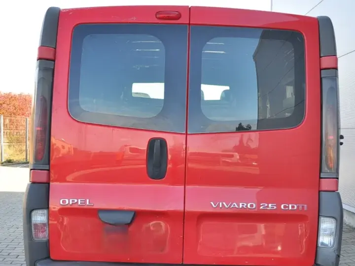Opel Vivaro 2.5 CDTI L2H1