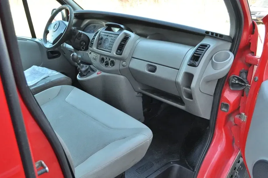 Opel Vivaro 2.5 CDTI L2H1 — imagine 10