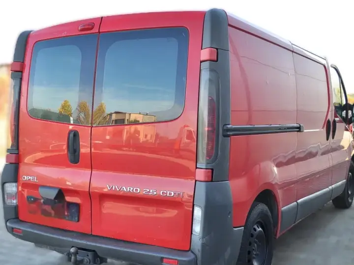 Opel Vivaro 2.5 CDTI L2H1