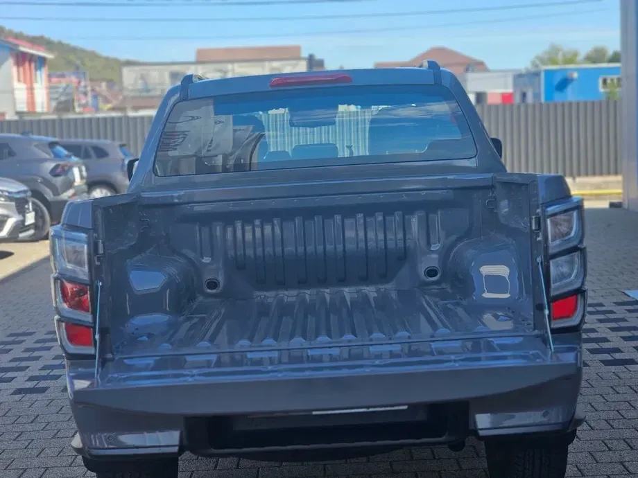 Isuzu D-Max — imagine 10