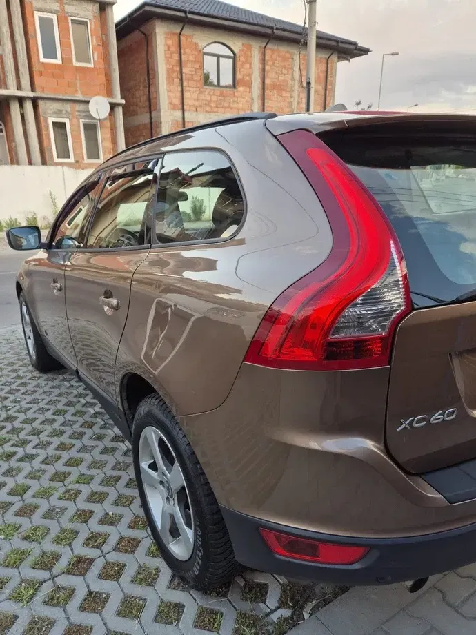 Volvo XC 60 I D4 Momentum — imagine 2