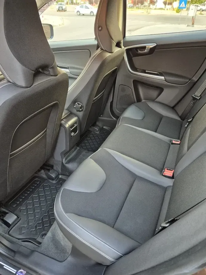 Volvo XC 60 I D4 Momentum — imagine 5
