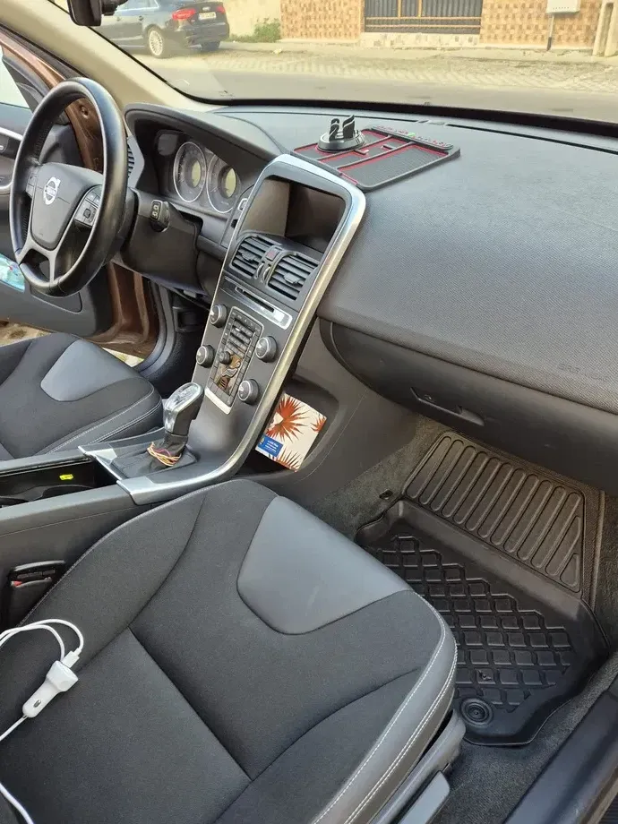 Volvo XC 60 I D4 Momentum — imagine 7