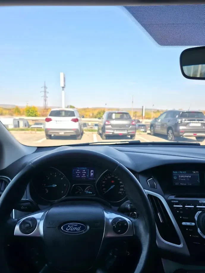 Ford Focus — imagine 8