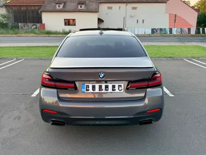 BMW Seria 5 530d xDrive AT MHEV